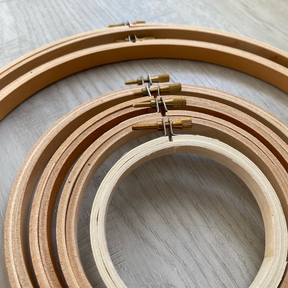 3/$20 DARICE 🍃 5" Wood Embroidery Hoop - Picture 4 of 5